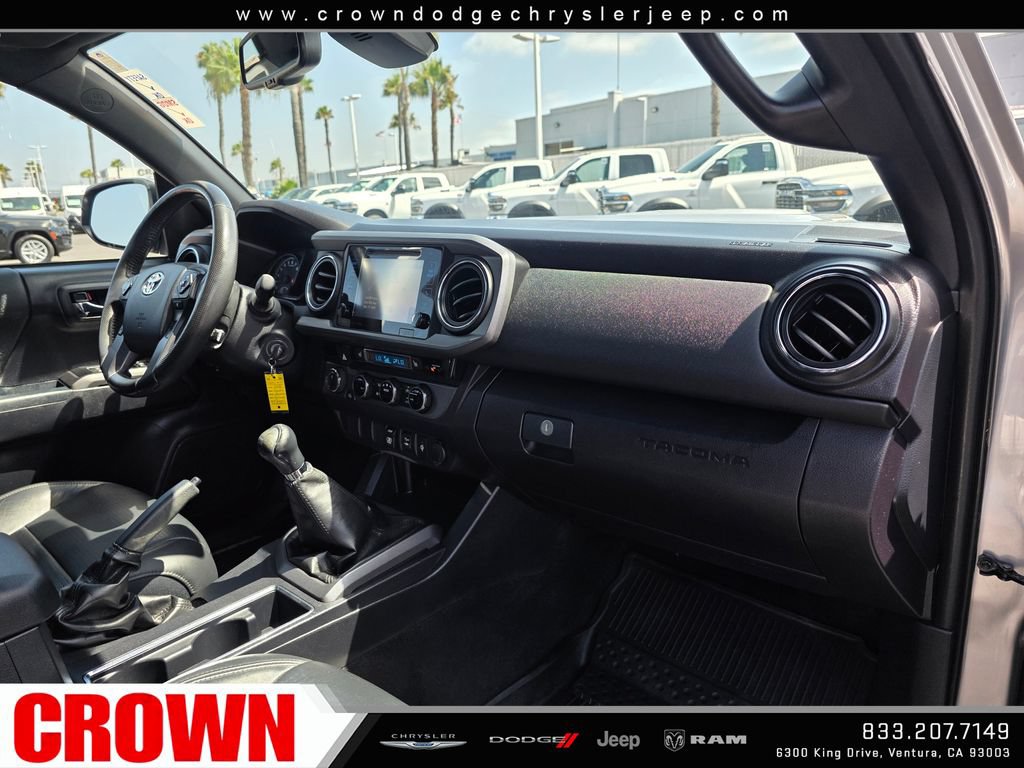 Used 2018 Toyota Tacoma TRD Sport w/ TRD Premium Sport Package AWD/4WD image 14