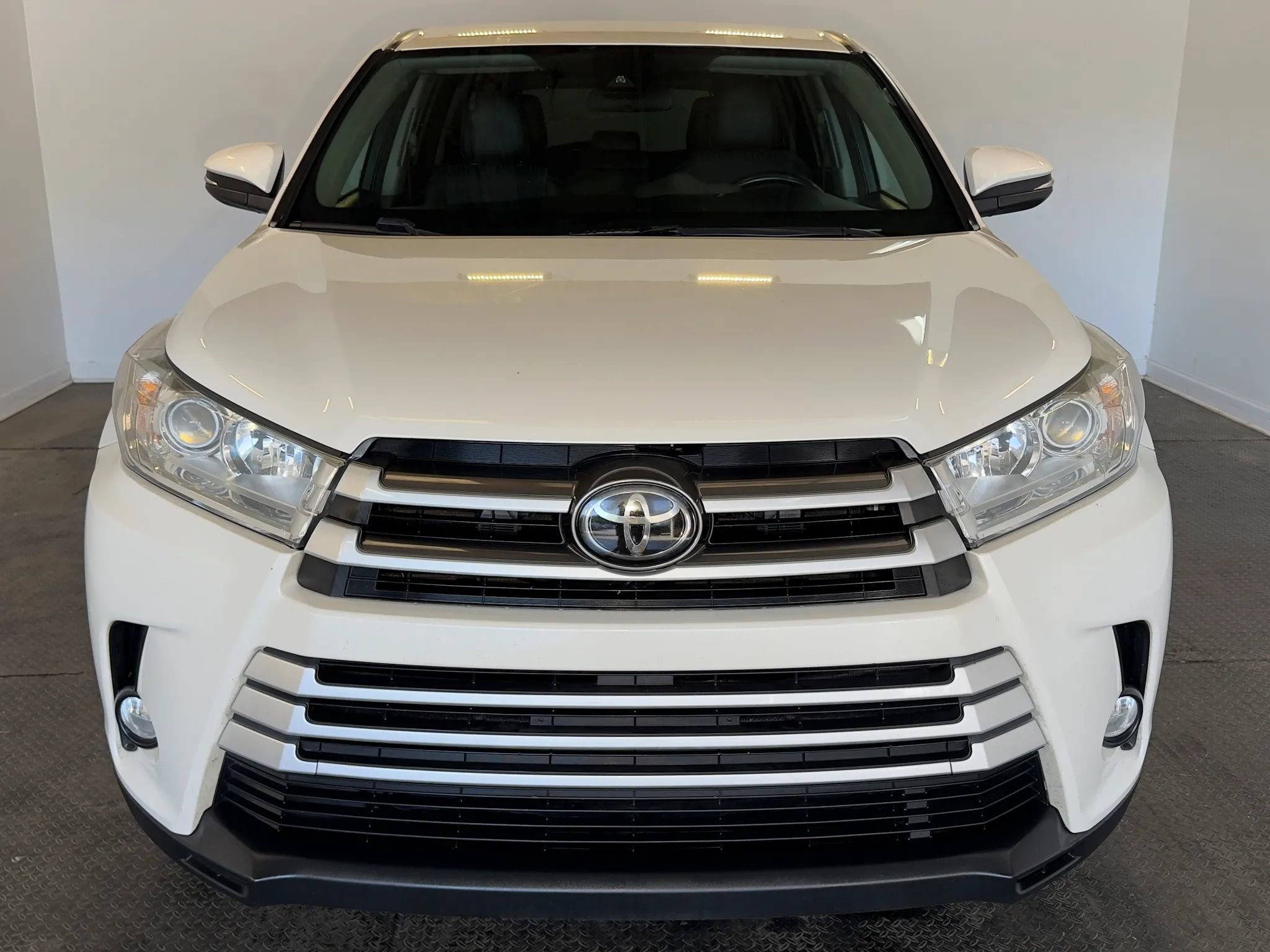 Used 2017 Toyota Highlander LE AWD/4WD image 3