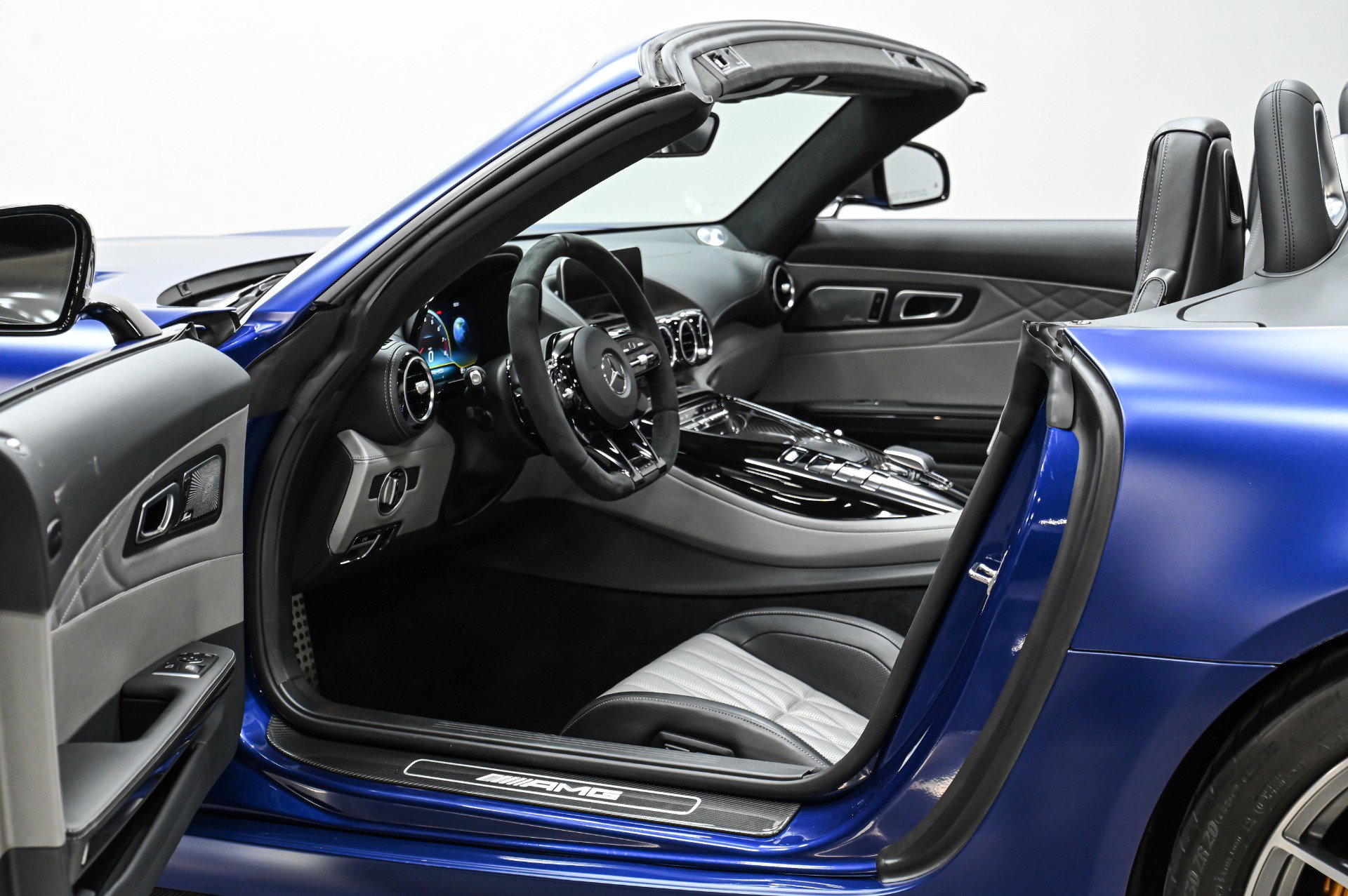 Used 2020 Mercedes-Benz AMG GT R image 25