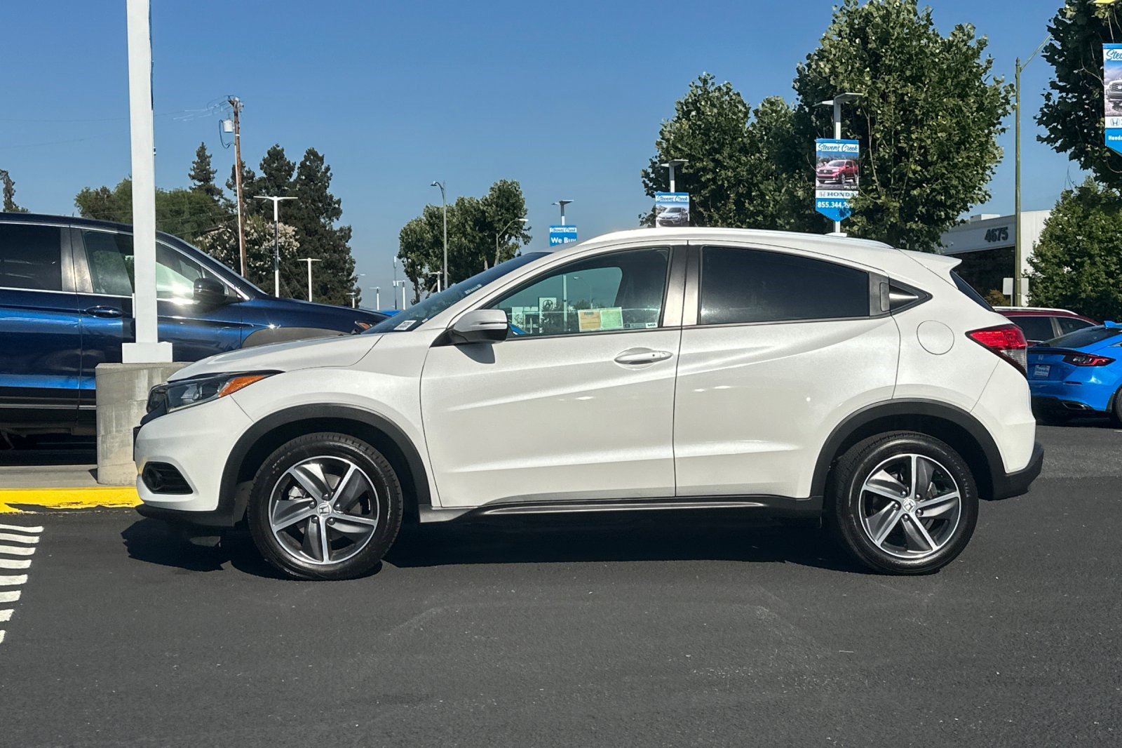 Used 2021 Honda HR-V EX-L image 2
