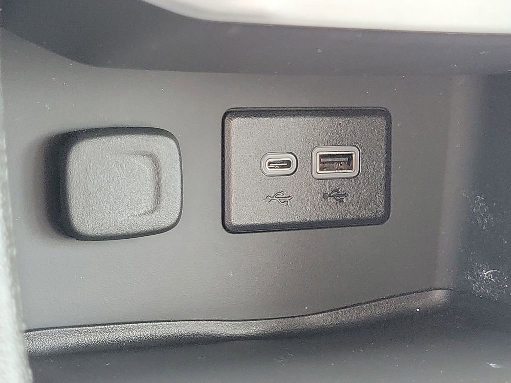 Used 2023 GMC Acadia SLE w/ Elevation Edition image 33