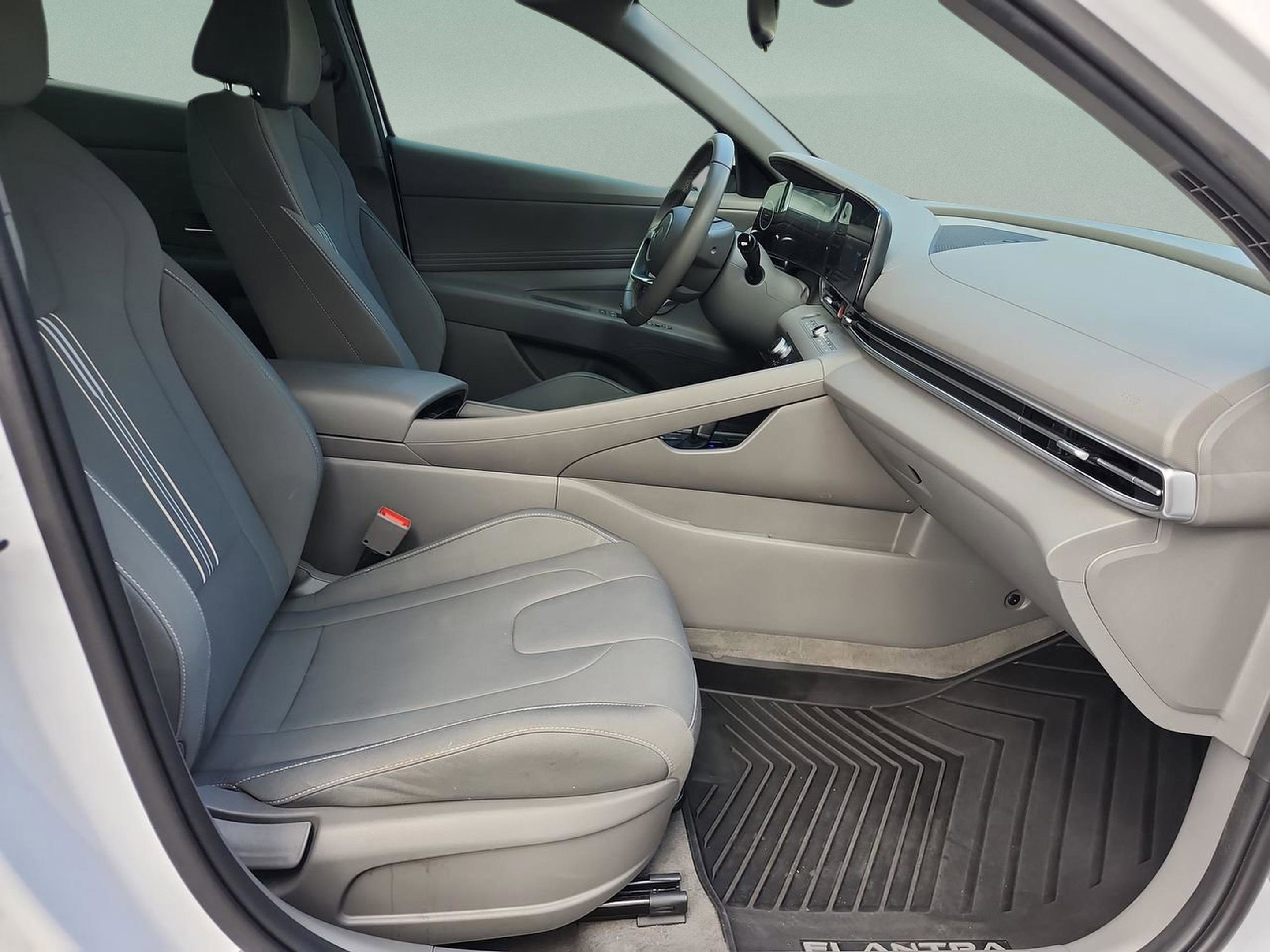 Certified 2024 Hyundai Elantra SEL w/ Convenience Package image 19