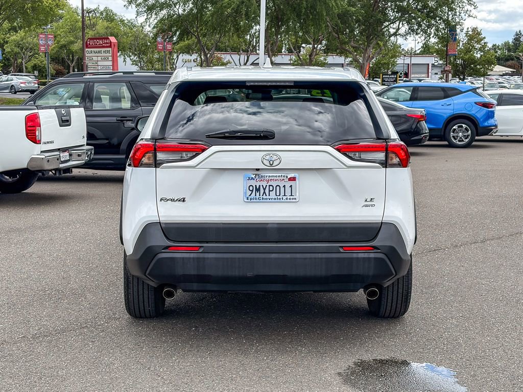Used 2023 Toyota RAV4 LE AWD/4WD image 3