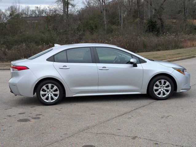 Used 2024 Toyota Corolla LE image 6
