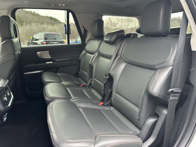 Used 2025 Ford Expedition Active image 27