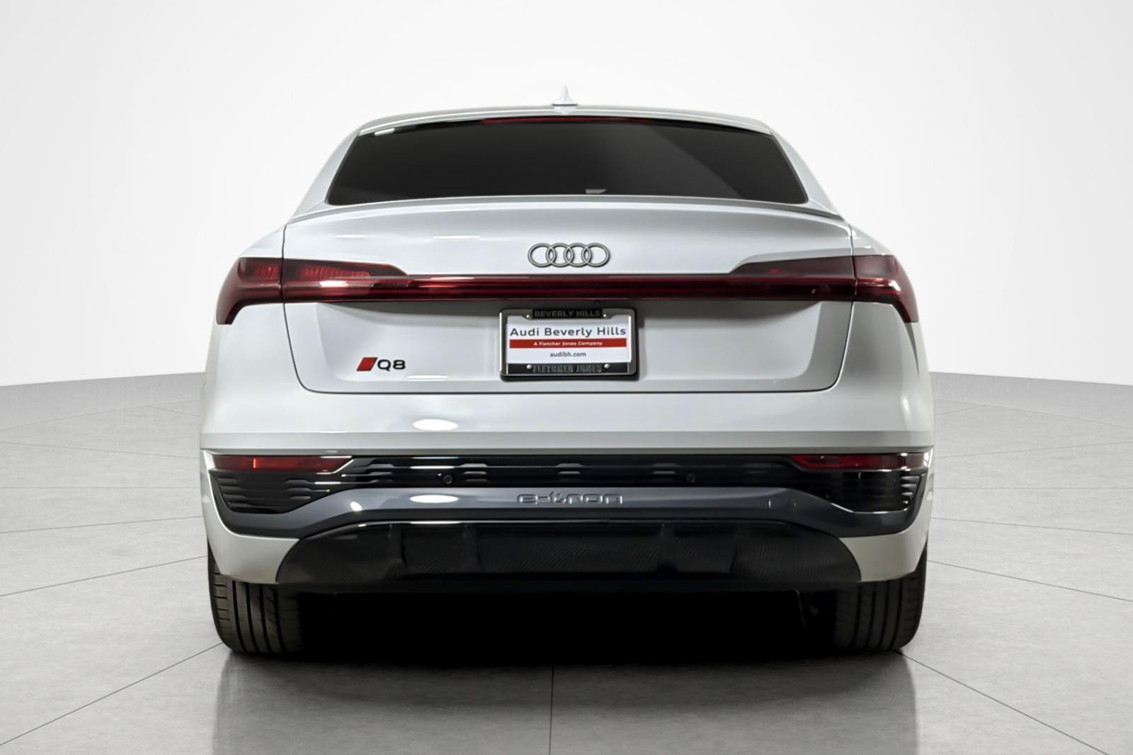 Used 2024 Audi Q8 e-tron Premium Plus AWD/4WD image 4