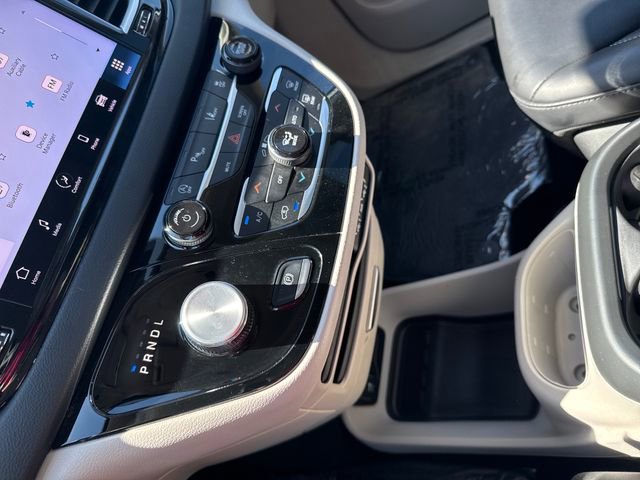 Used 2023 Chrysler Pacifica Touring-L image 24