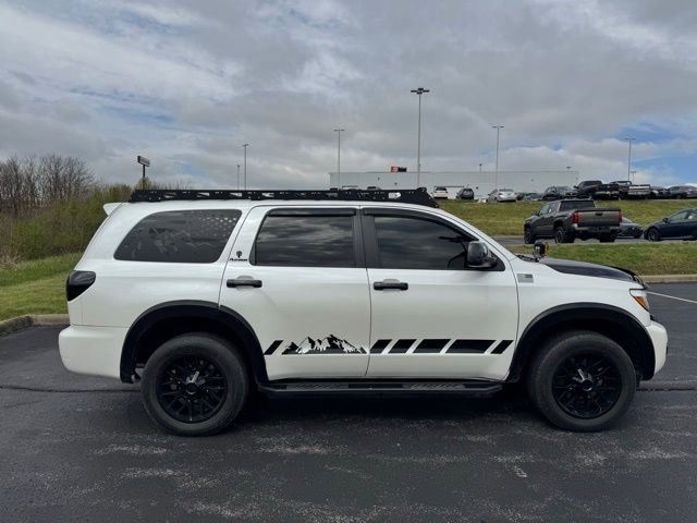 Used 2018 Toyota Sequoia Platinum image 2