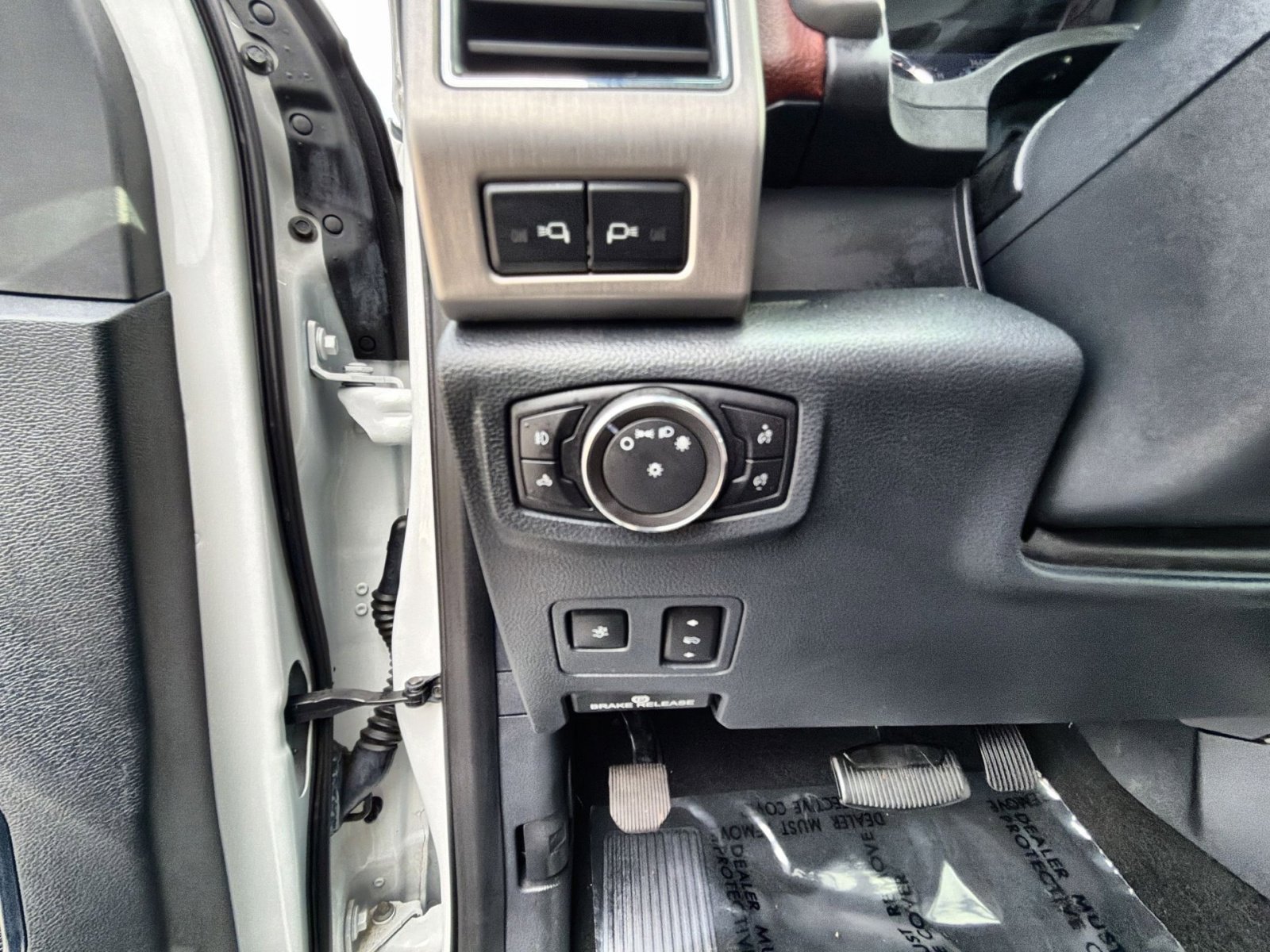 Used 2022 Ford F450 Platinum w/ FX4 Off-Road Package image 35