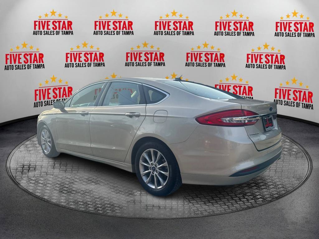 Used 2017 Ford Fusion SE w/ Fusion SE Technology Package FWD image 5