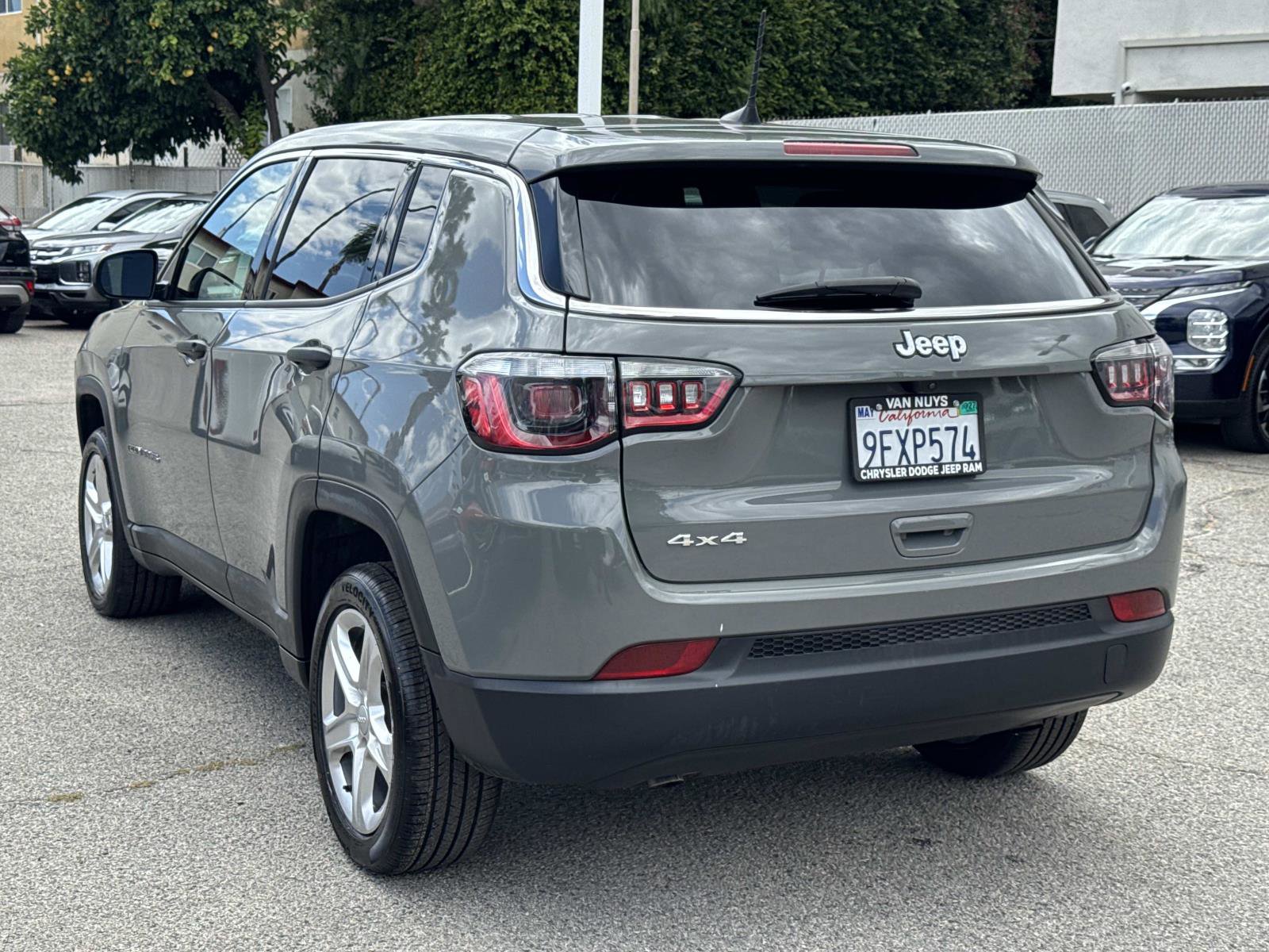 Used 2023 Jeep Compass Sport AWD/4WD image 3