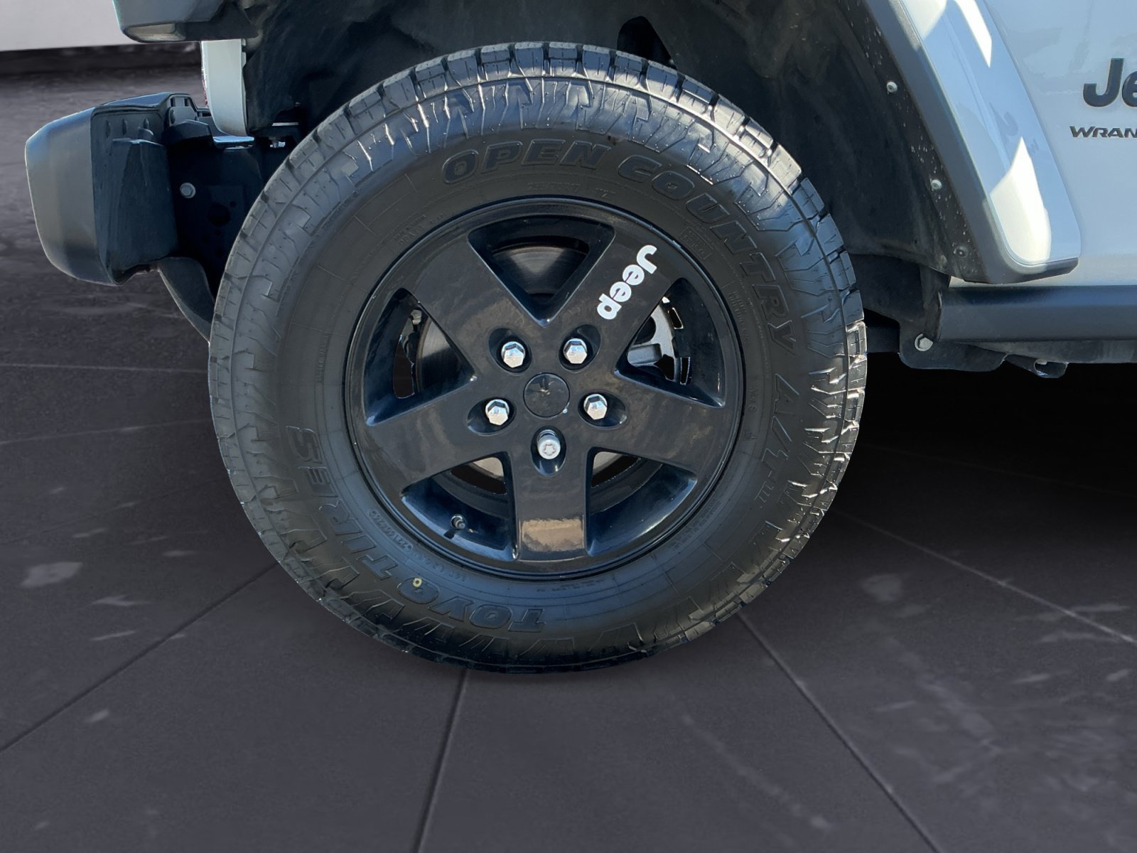 Used 2023 Jeep Wrangler Unlimited Sahara AWD/4WD image 14