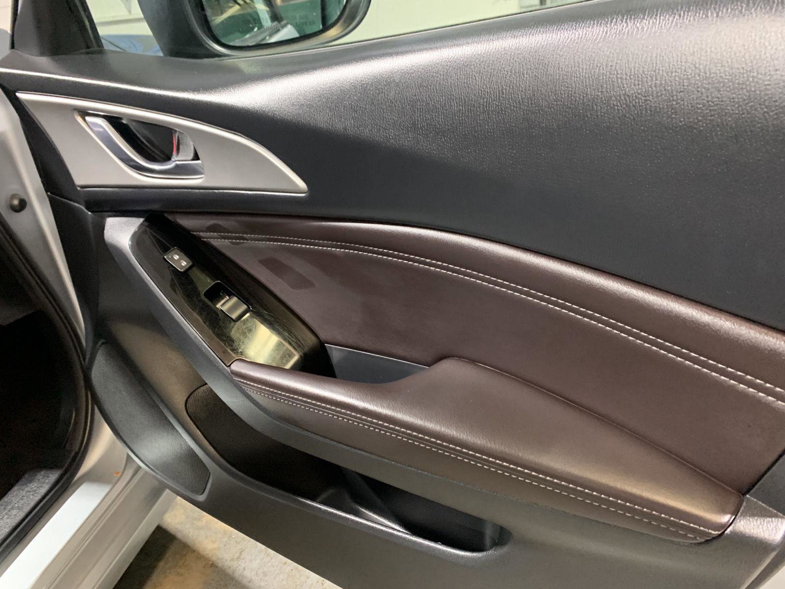 Used 2018 MAZDA MAZDA3 Touring image 28