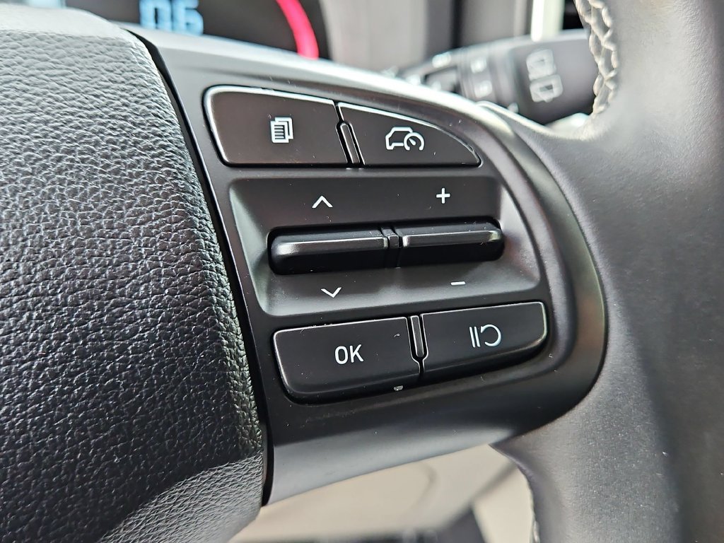 Used 2025 Hyundai Venue SEL FWD image 22