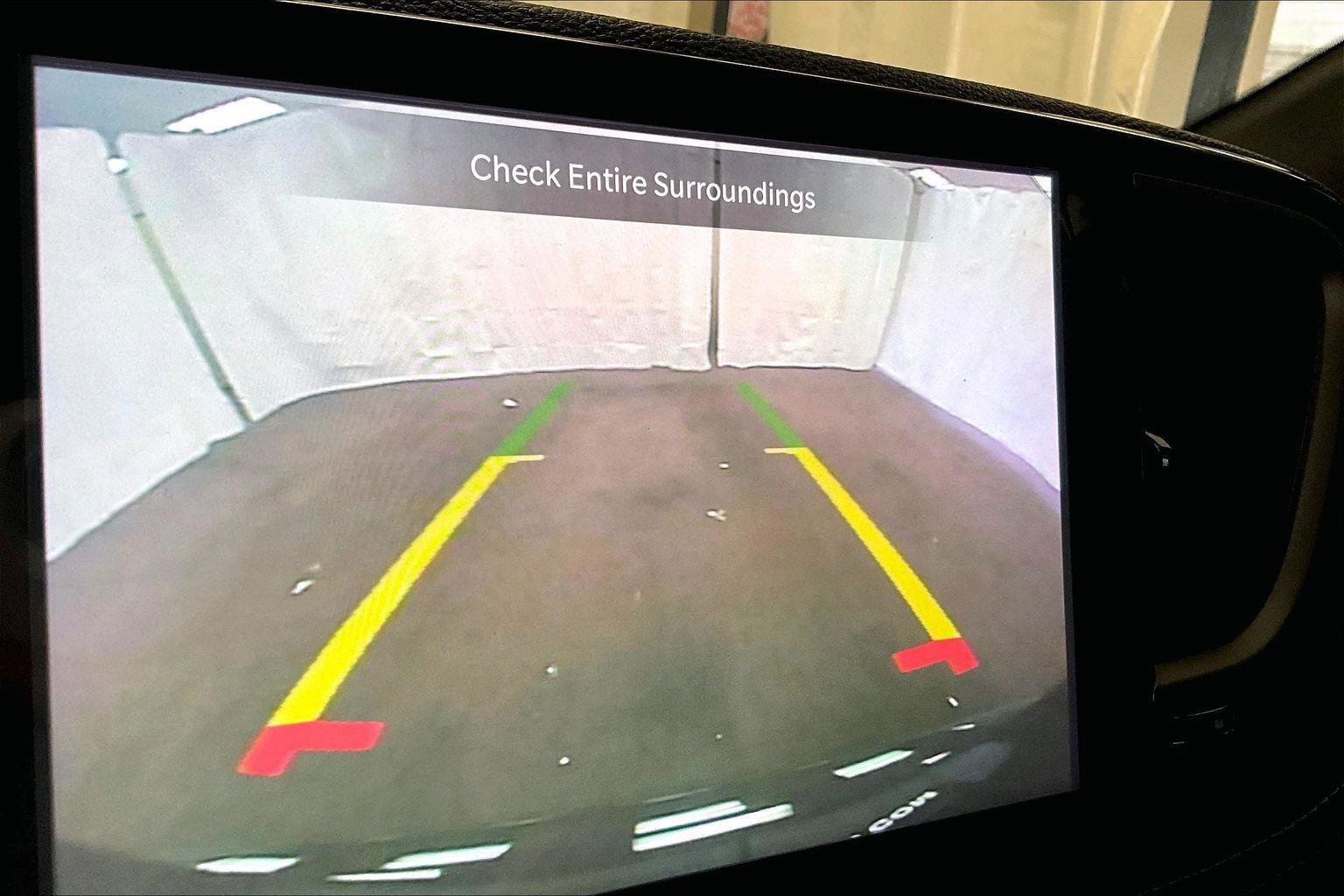 Used 2025 Chrysler Pacifica Select image 20