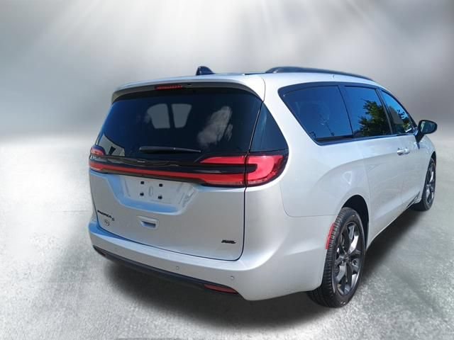 Used 2023 Chrysler Pacifica Touring-L w/ S Appearance Package AWD/4WD image 5