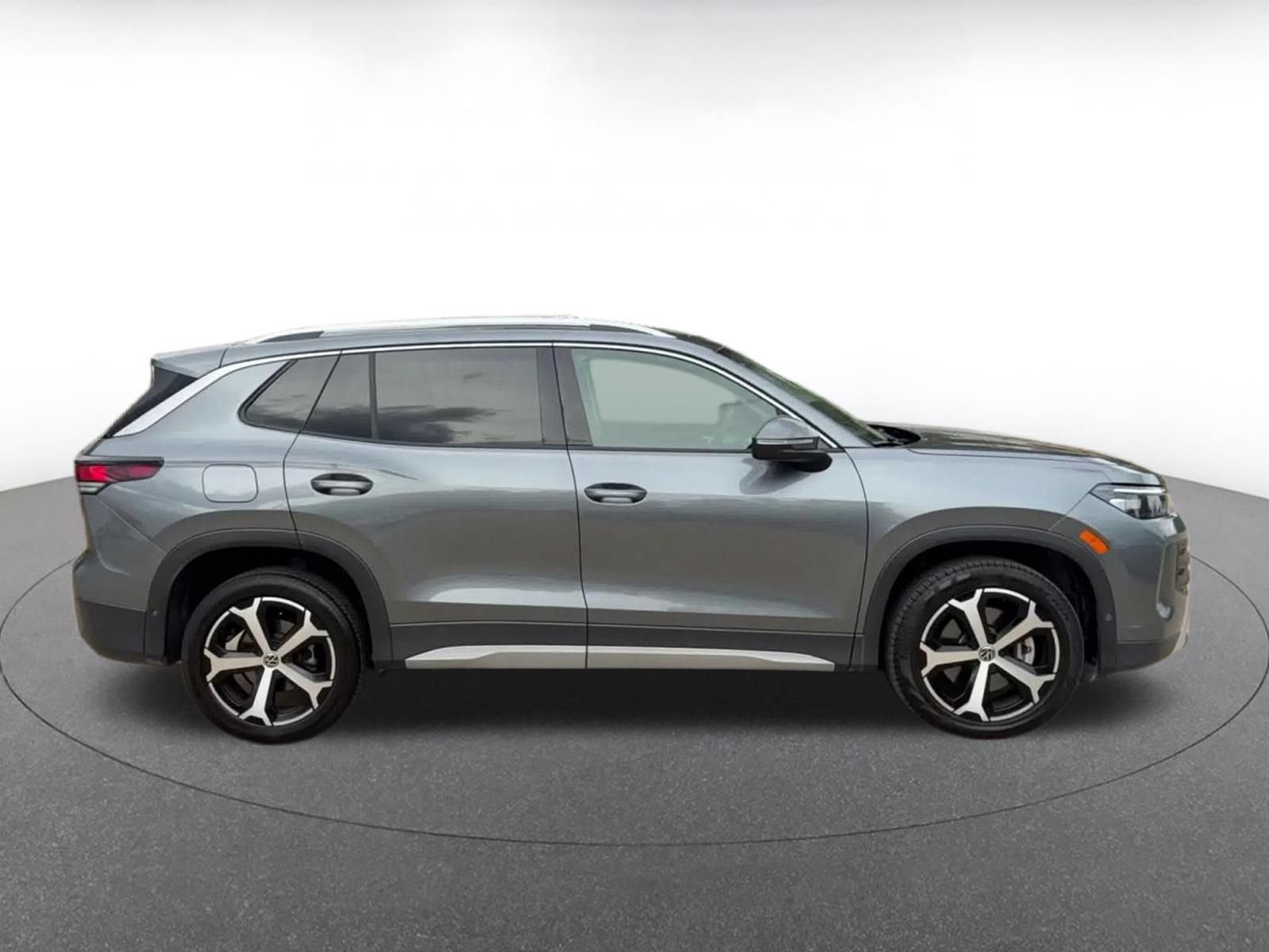Used 2026 Volkswagen Tiguan SE AWD/4WD image 15