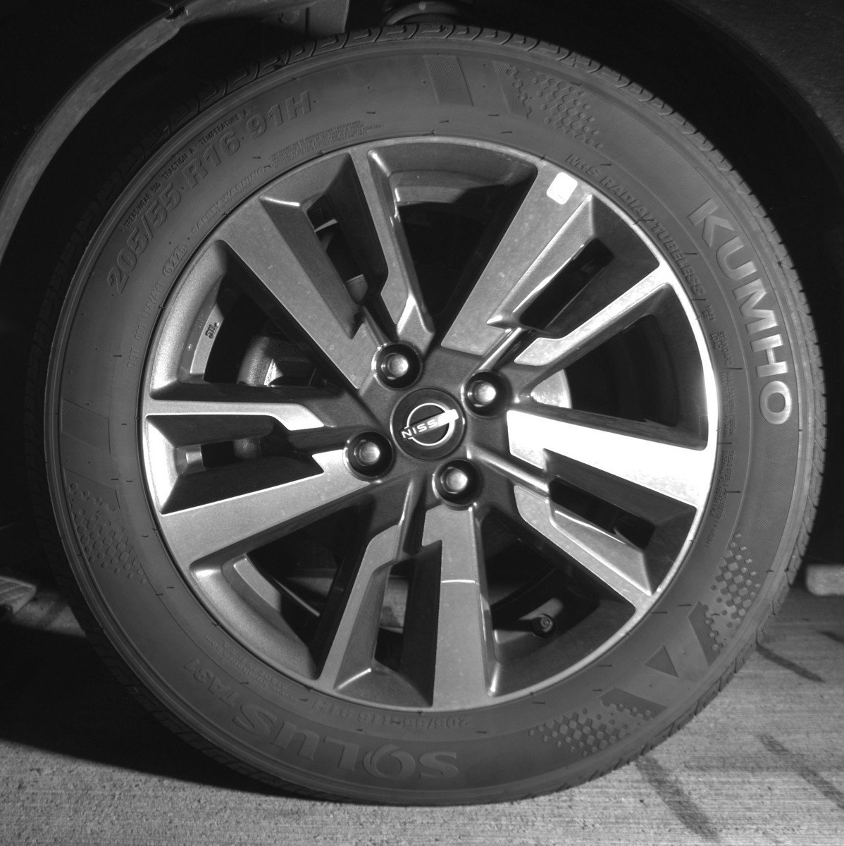 Used 2025 Nissan Versa SV image 12