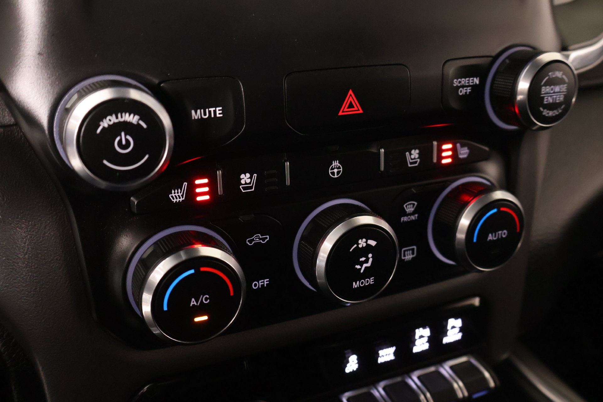 Used 2022 RAM 1500 Laramie w/ Sport Appearance Package AWD/4WD image 7