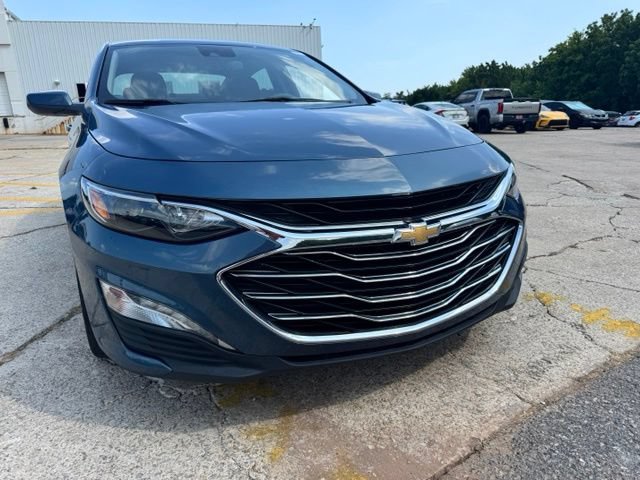 Used 2025 Chevrolet Malibu LT FWD image 9