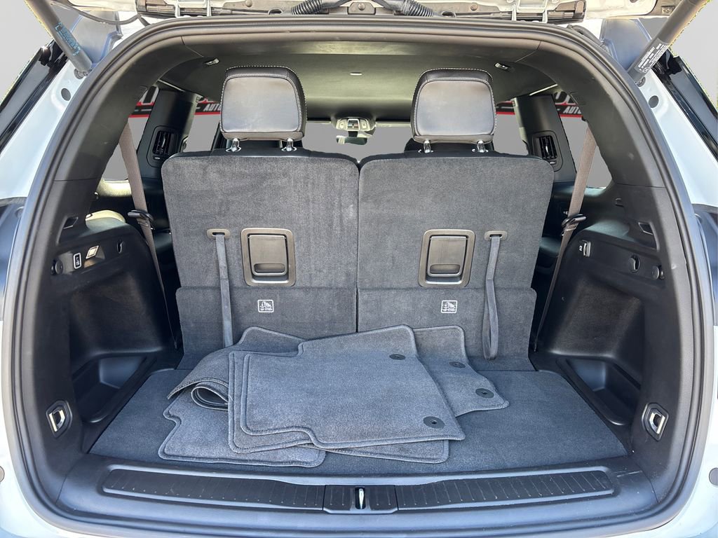 Used 2025 Jeep Grand Cherokee L Limited w/ Black Appearance Package image 11