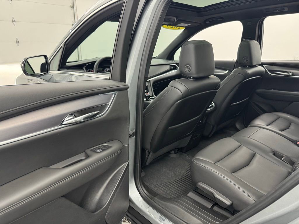 Used 2025 Cadillac XT6 Luxury w/ LPO, Floor Liner Package image 41