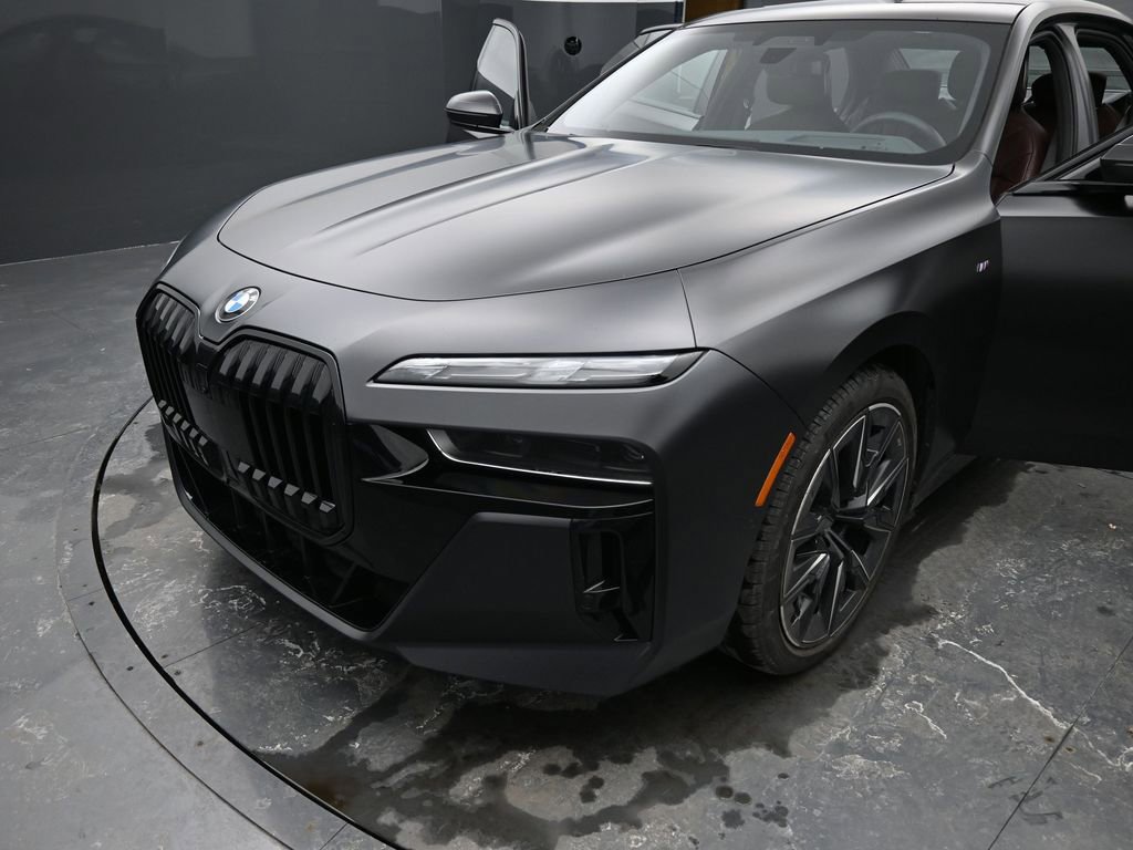 Used 2023 BMW 760i xDrive image 22