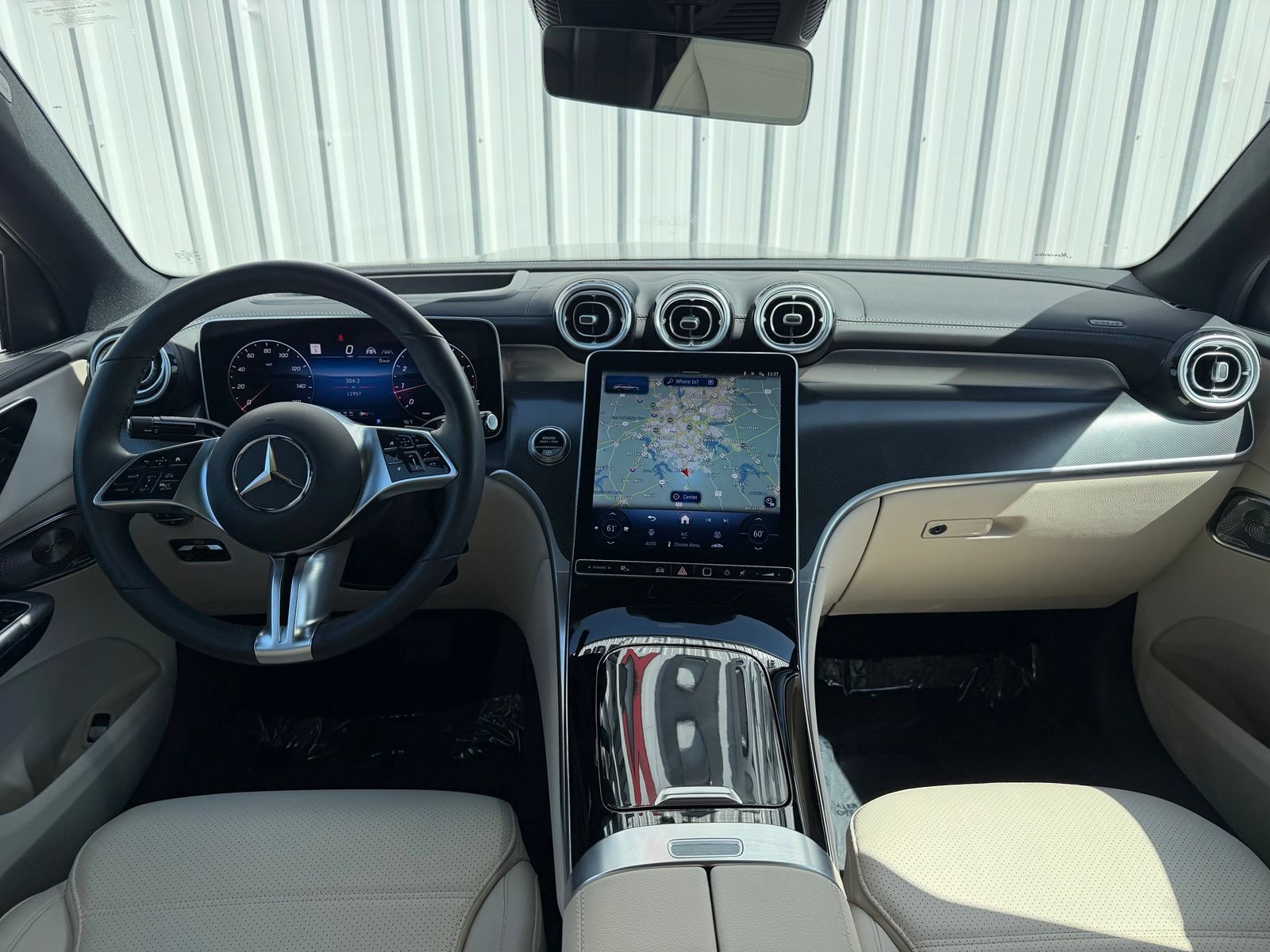 Used 2025 Mercedes-Benz GLC 300 4MATIC image 13
