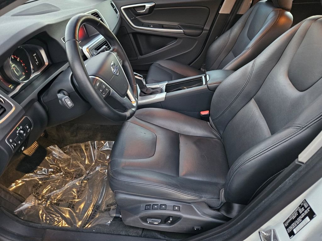 Used 2017 Volvo S60 T5 Inscription image 11