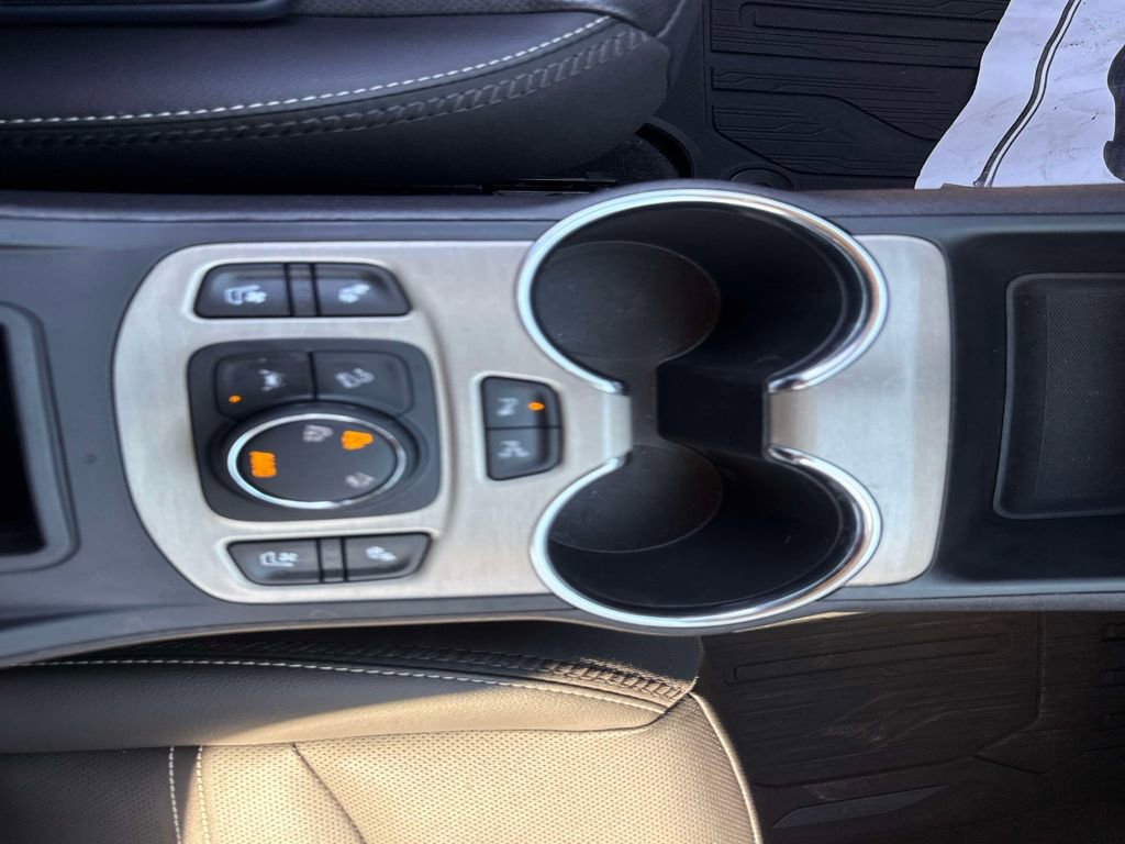 Used 2024 GMC Terrain Denali w/ Denali Premium Package image 24