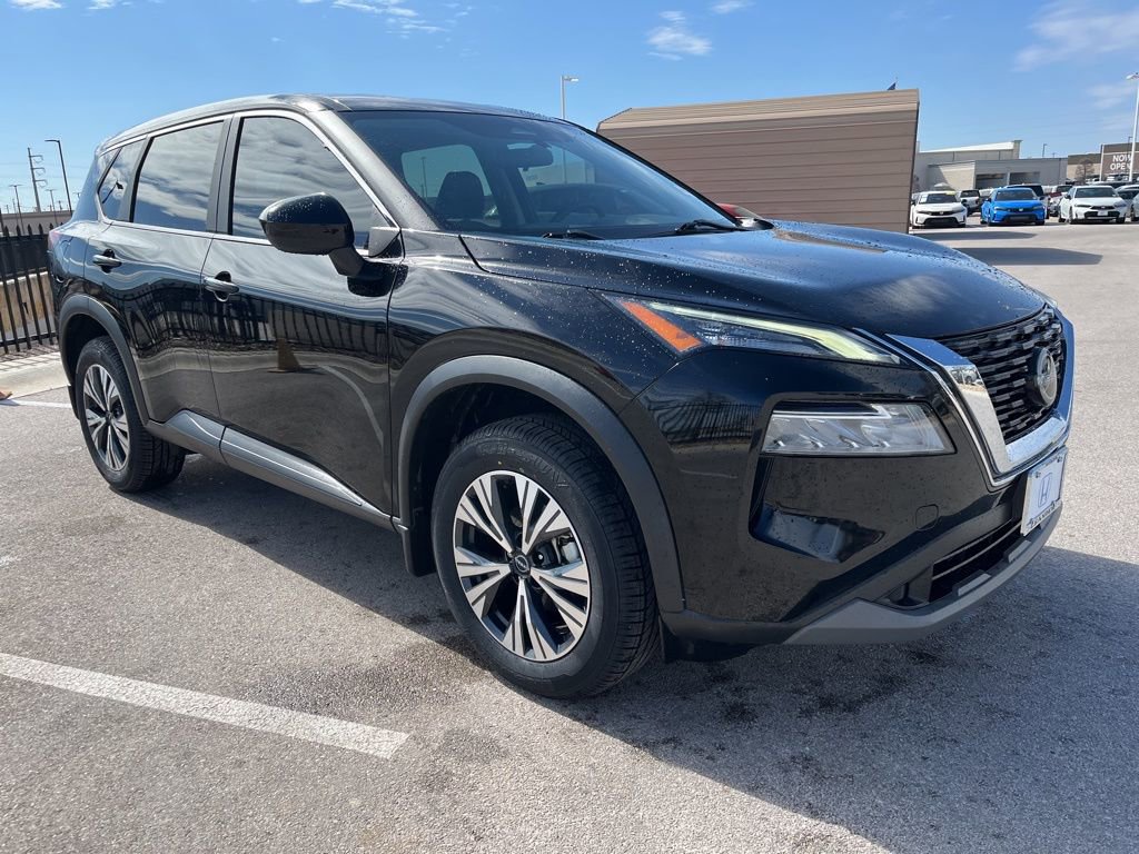 Used 2023 Nissan Rogue SV image 3