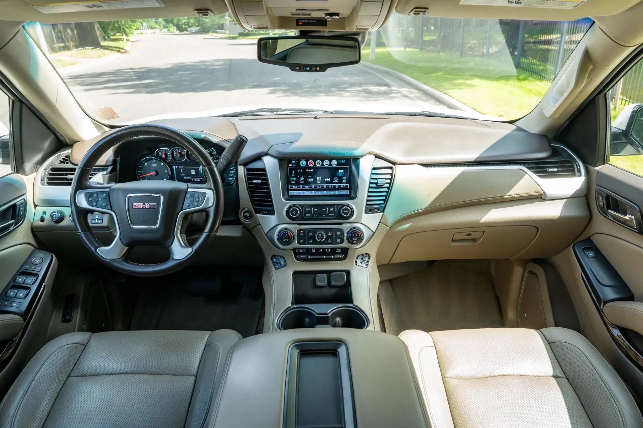 Used 2020 GMC Yukon SLT w/ Premium Edition AWD/4WD image 23