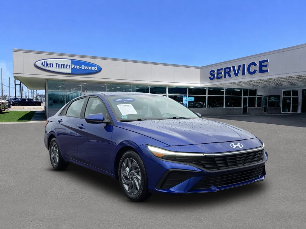 Certified 2024 Hyundai Elantra SEL FWD image 2
