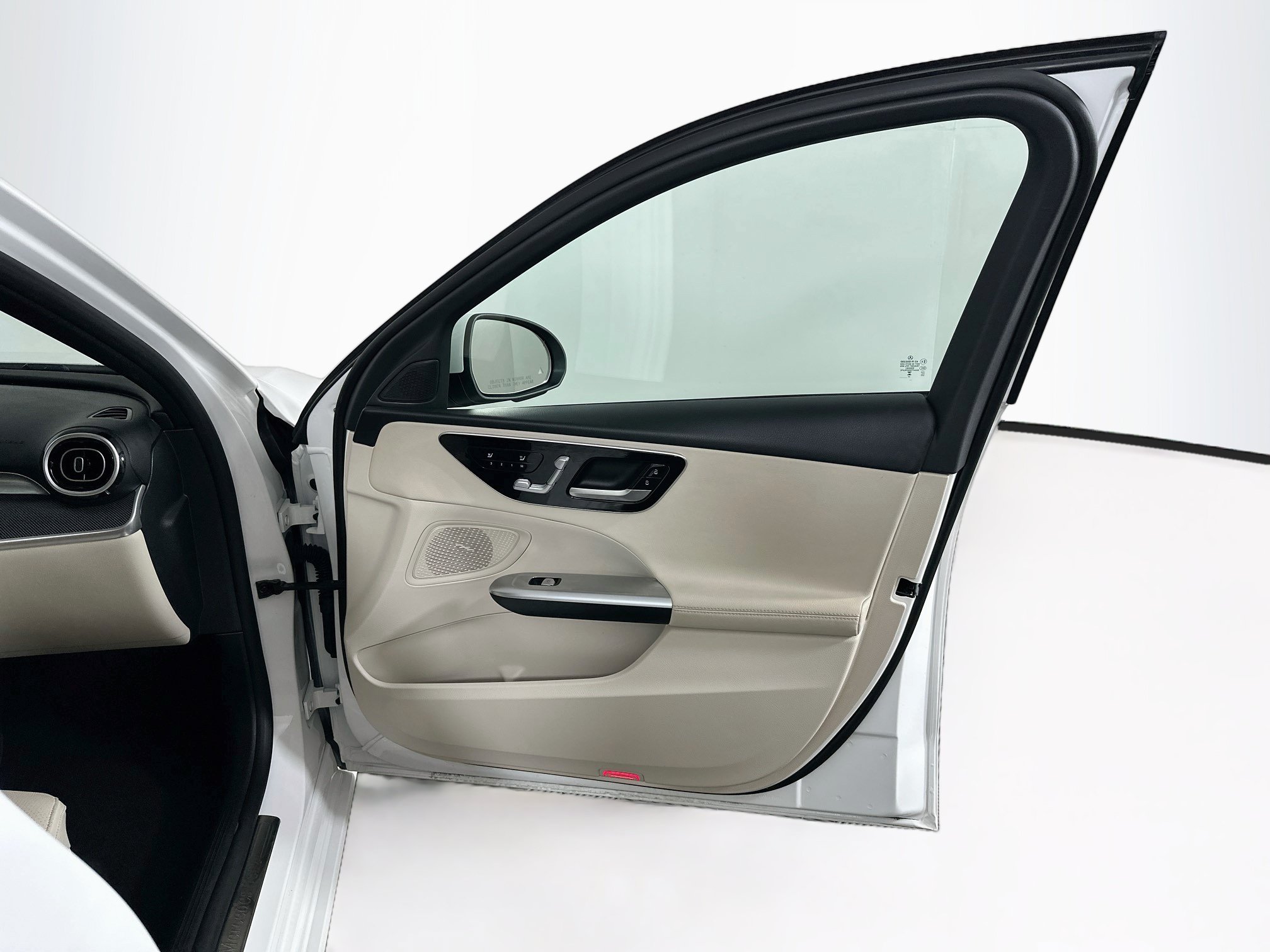 Used 2025 Mercedes-Benz C 300 4MATIC Sedan image 32