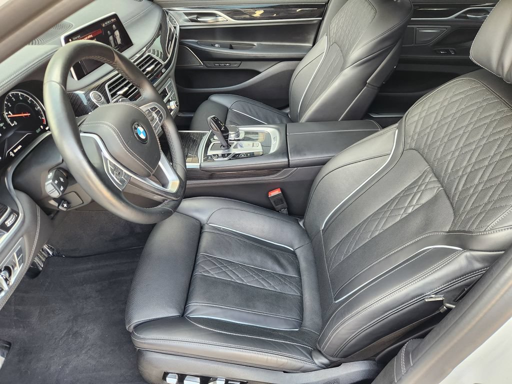 Used 2019 BMW 750i w/ M Sport Package RWD image 13