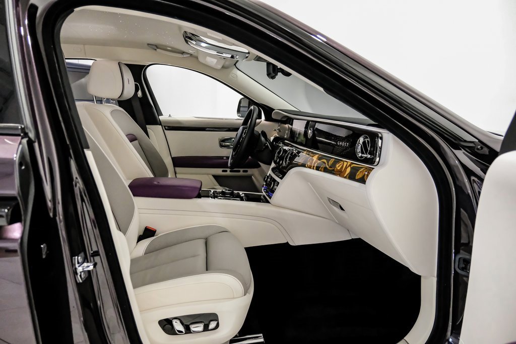 Used 2024 Rolls-Royce Ghost image 39