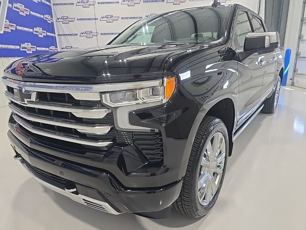 Used 2025 Chevrolet Silverado 1500 High Country AWD/4WD image 3