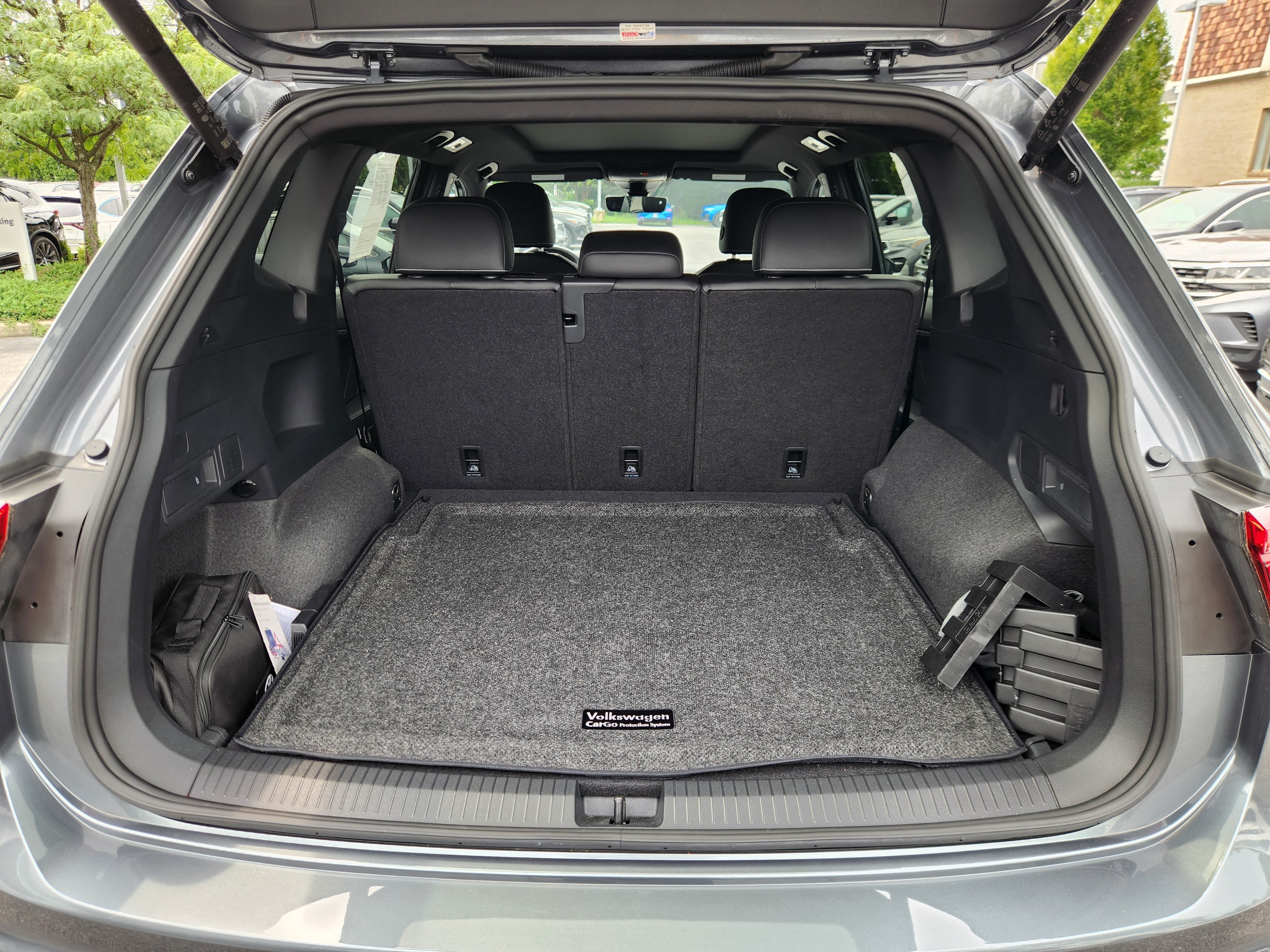 Certified 2024 Volkswagen Tiguan SE R-Line AWD/4WD image 19