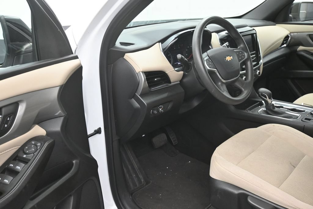 Used 2023 Chevrolet Traverse LS FWD image 10