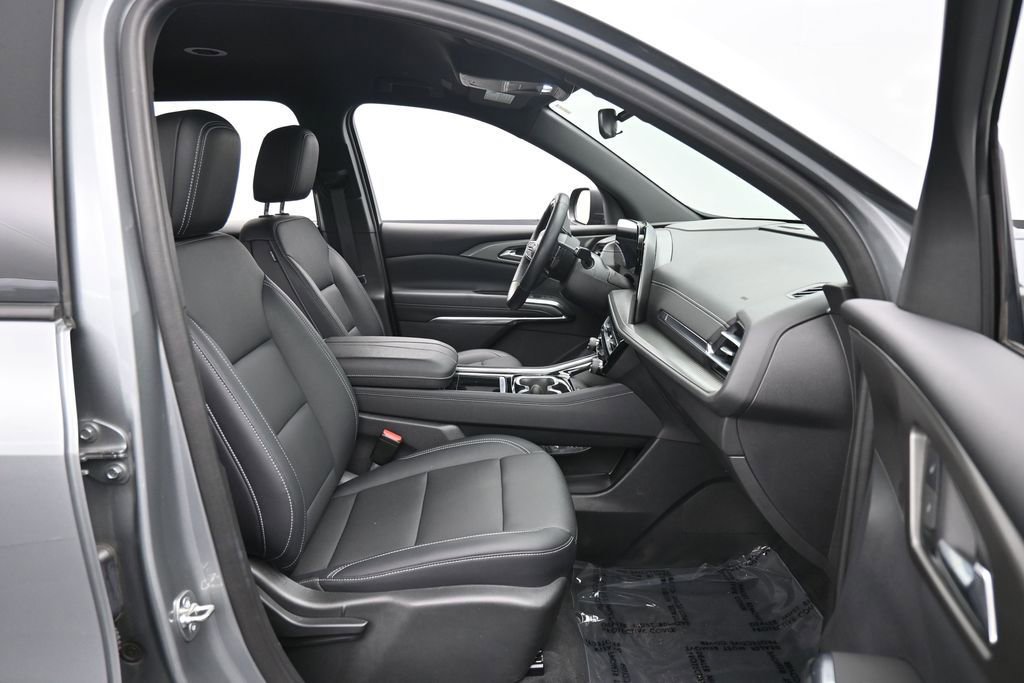 Used 2024 Chevrolet Traverse LT w/ Midnight/Sport Edition FWD image 41
