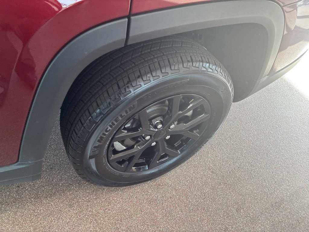 Certified 2025 Jeep Grand Cherokee L Laredo AWD/4WD image 7