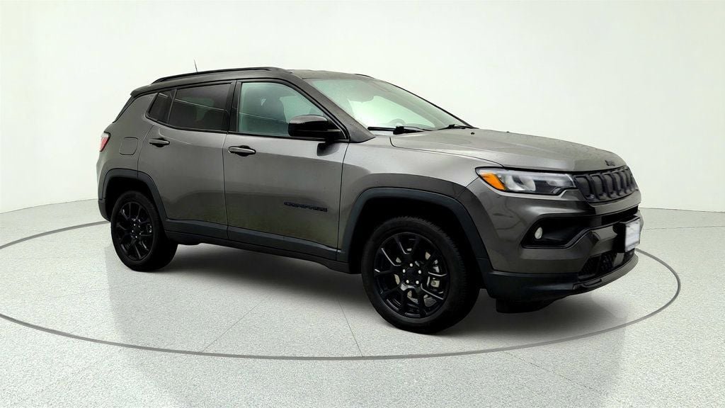 Used 2022 Jeep Compass Latitude AWD/4WD image 3