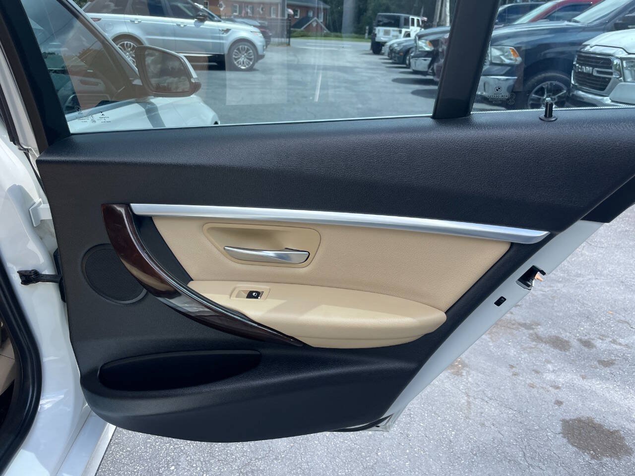 Used 2017 BMW 330i Sedan RWD image 23