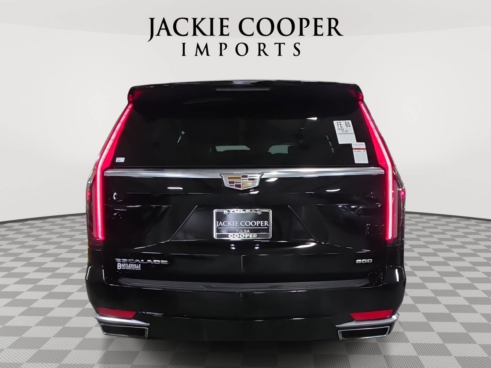 Used 2024 Cadillac Escalade Premium Luxury RWD image 6