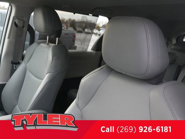 Used 2024 Toyota Sienna XLE FWD image 38