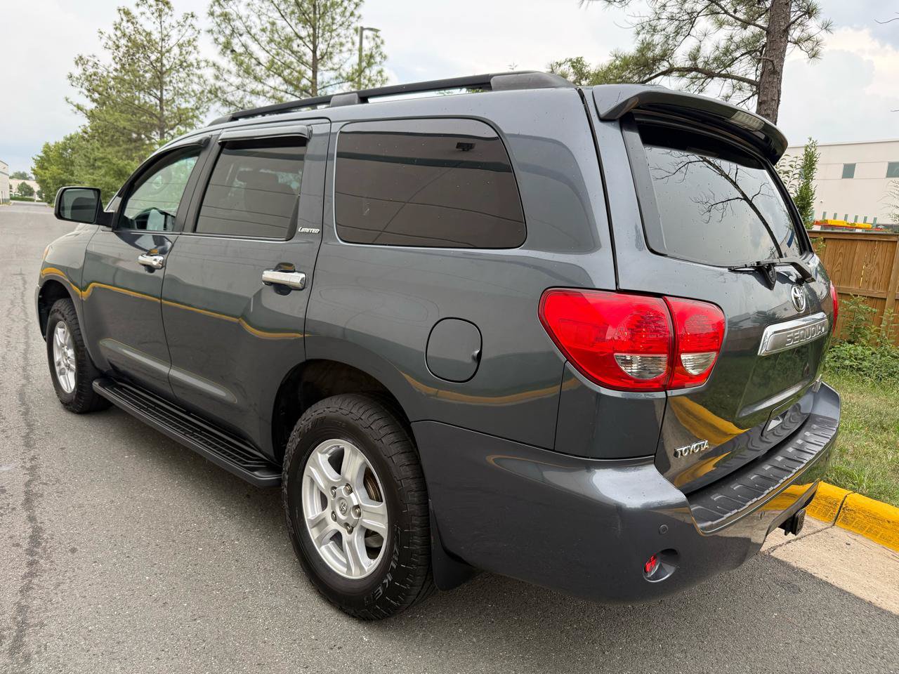 Used 2008 Toyota Sequoia Limited AWD/4WD image 3