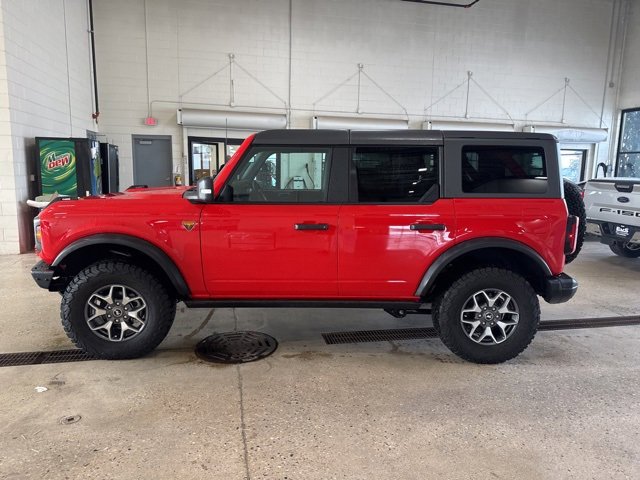 Used 2024 Ford Bronco Badlands image 6