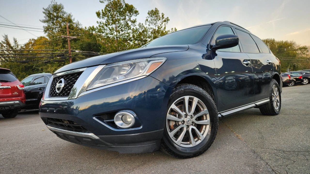 Used 2015 Nissan Pathfinder SV w/ Cargo Package AWD/4WD image 2