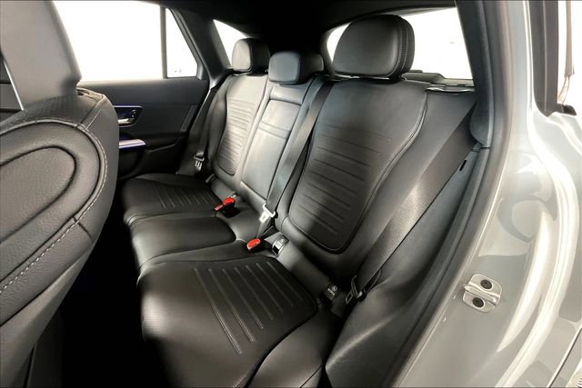 Used 2025 Mercedes-Benz GLC 300 4MATIC image 26