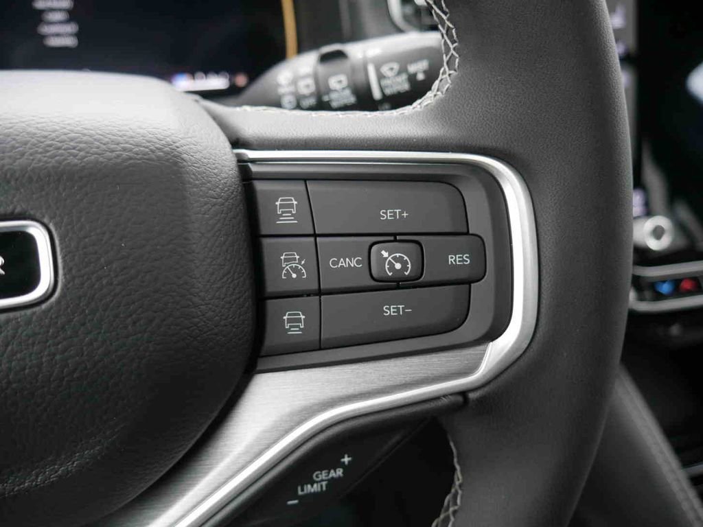 New 2025 Jeep Wagoneer L Series II w/ Convenience Group I image 39